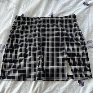 SHEIN dark blue and white checkered short skirt